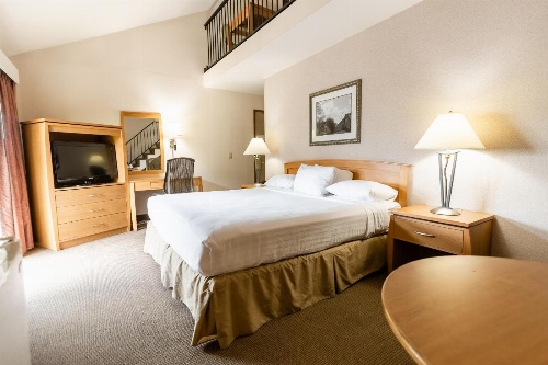 RiverTree Inn & Suites image 1