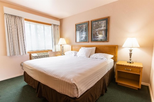 RiverTree Inn & Suites image 2