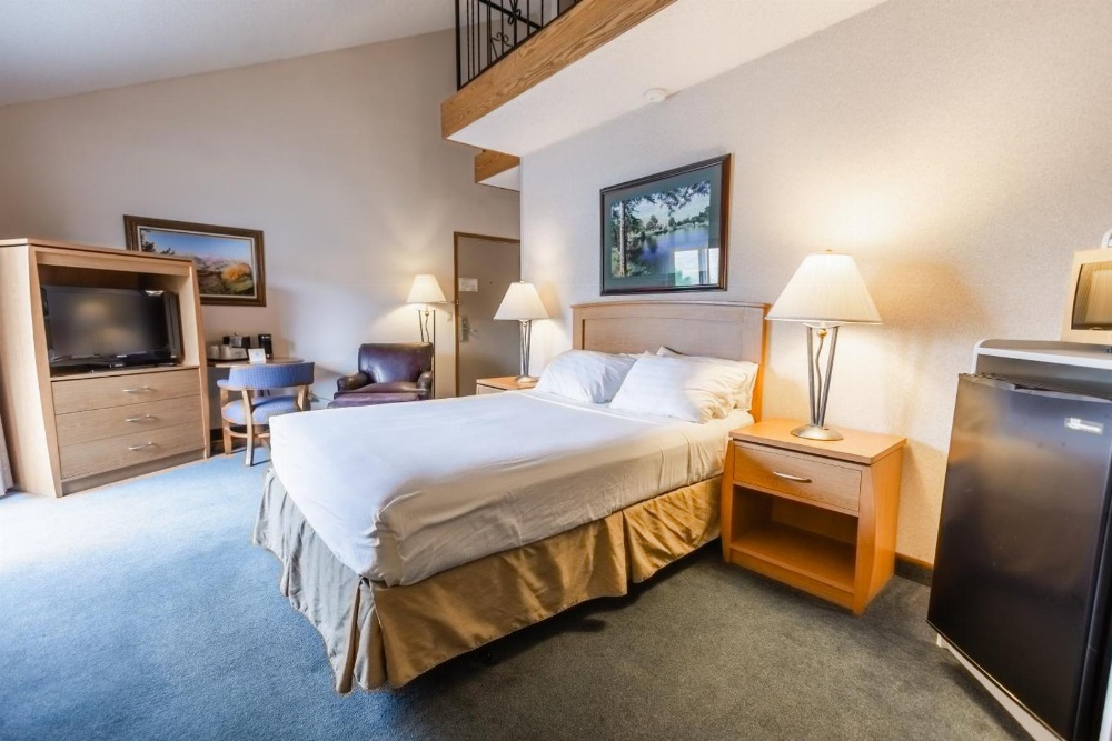 RiverTree Inn & Suites